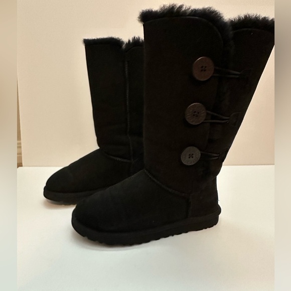 Authentic UGGs-Tall Bailey Button Triplet - Picture 6 of 8